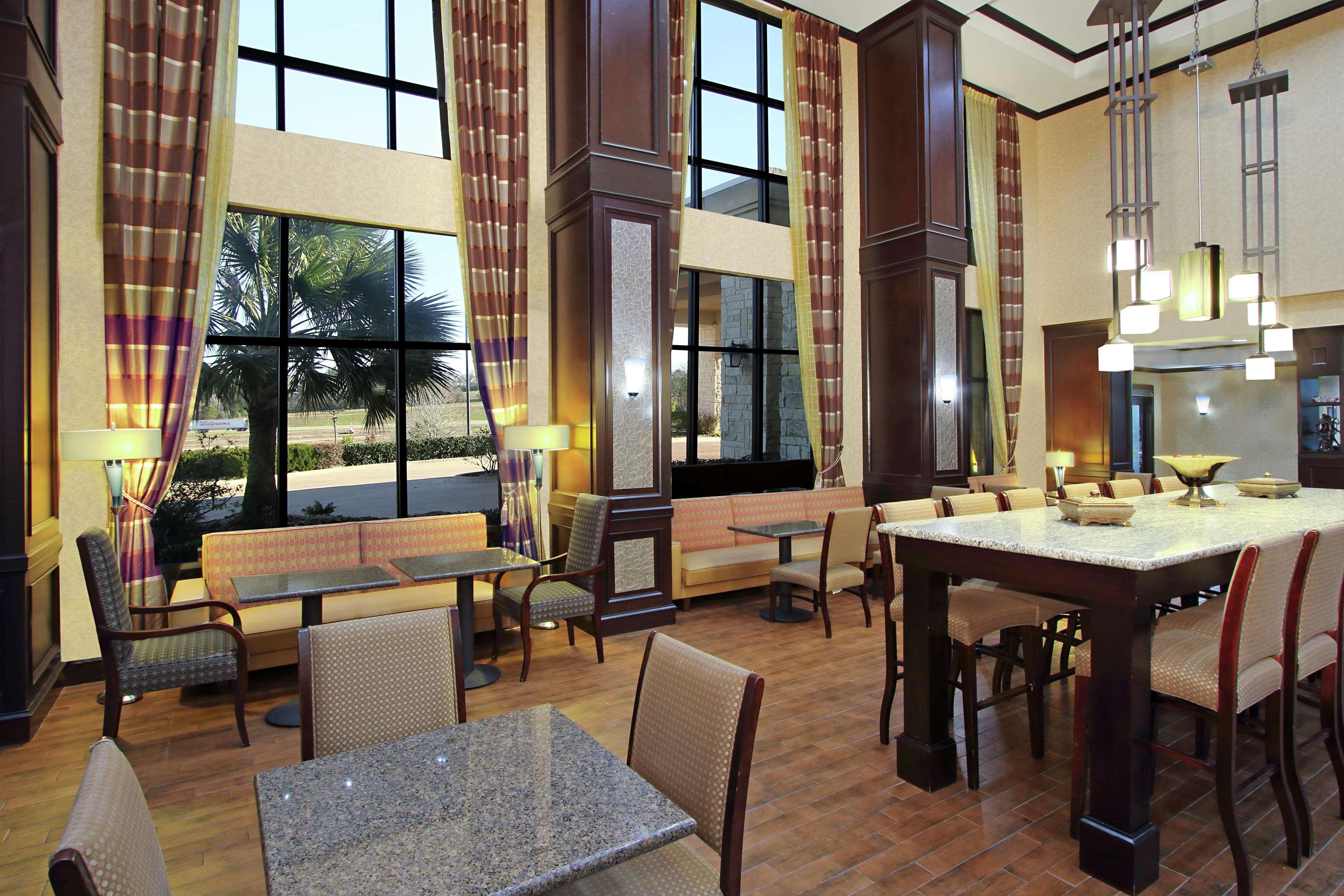 Hampton Inn & Suites Buffalo Экстерьер фото