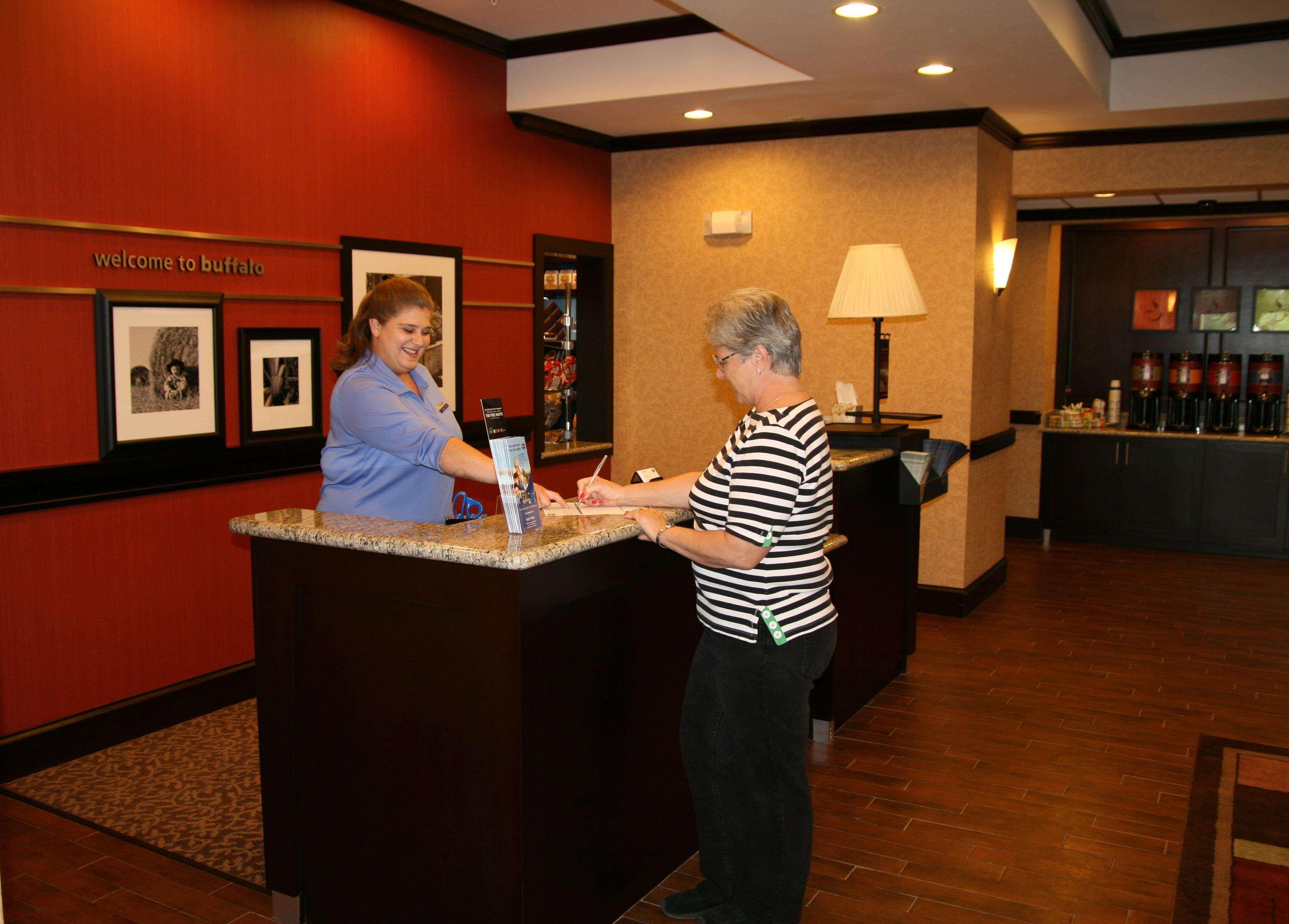 Hampton Inn & Suites Buffalo Экстерьер фото