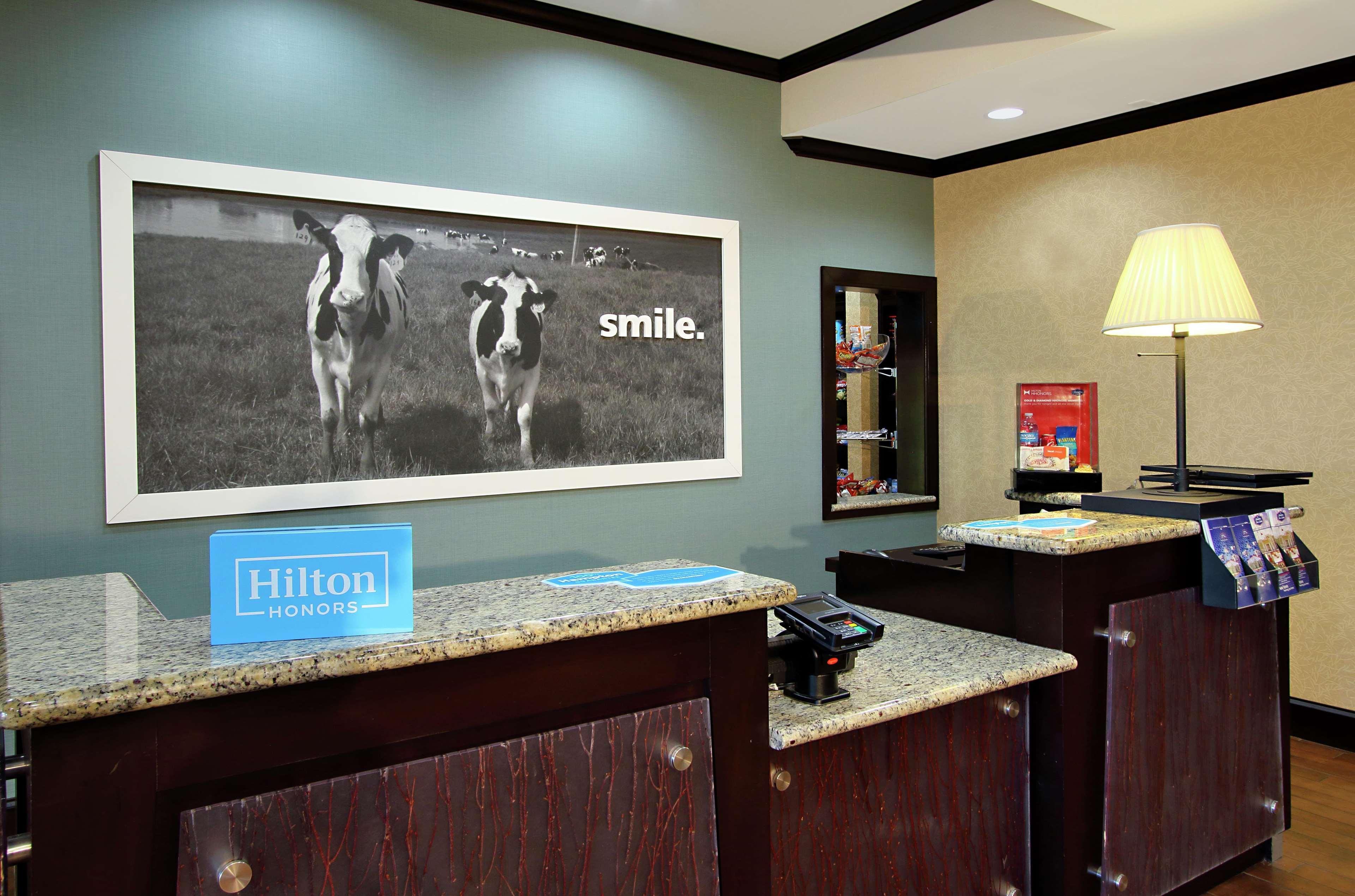 Hampton Inn & Suites Buffalo Экстерьер фото
