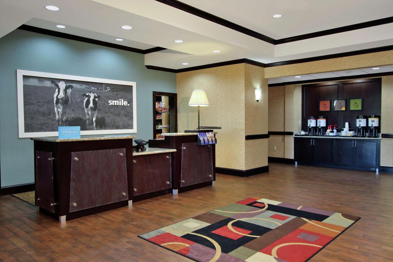 Hampton Inn & Suites Buffalo Экстерьер фото